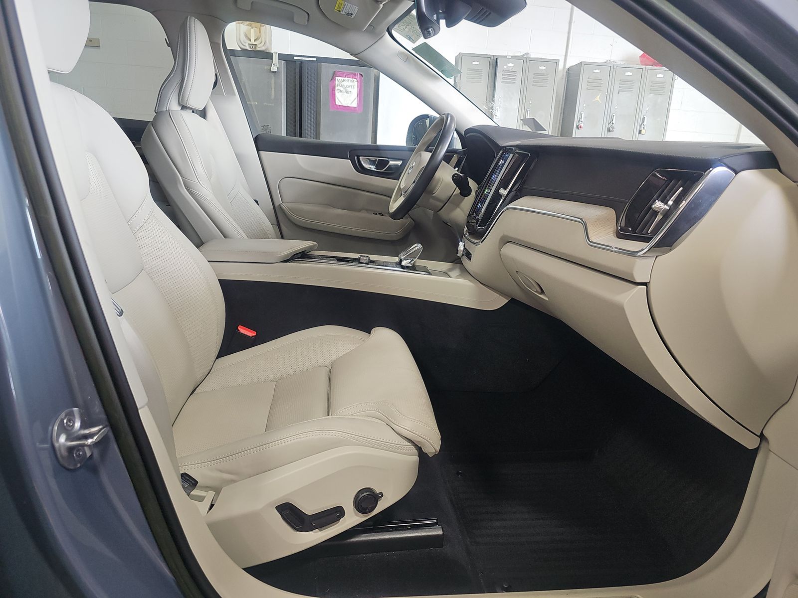 2022 Volvo XC60 B6 Inscription AWD