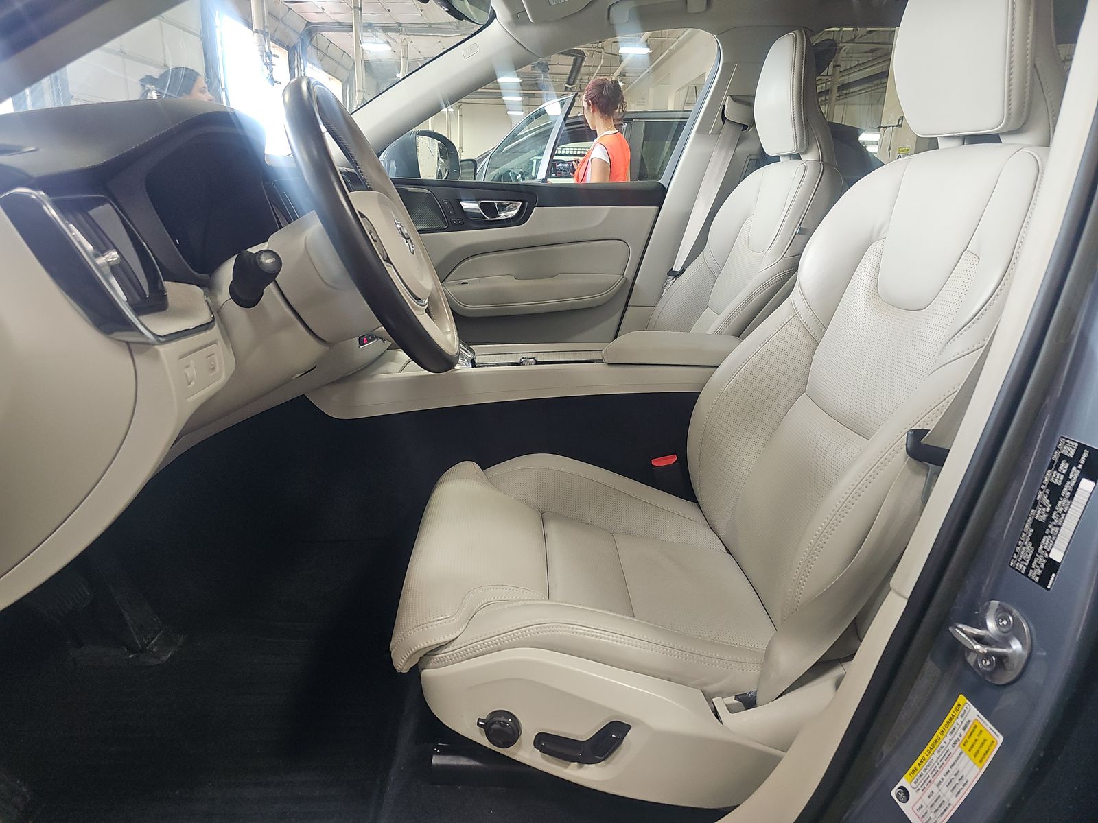 2022 Volvo XC60 B6 Inscription AWD