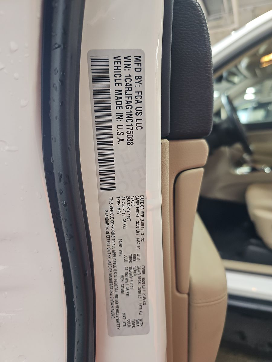 2022 Jeep Grand Cherokee Laredo E AWD