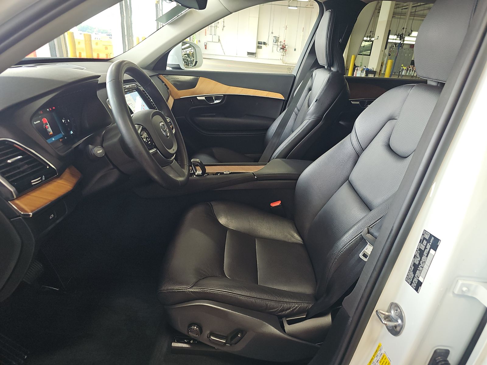 2023 Volvo XC90 B6 Plus AWD