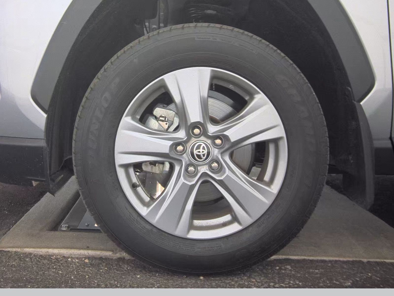 2024 Toyota RAV4 XLE FWD