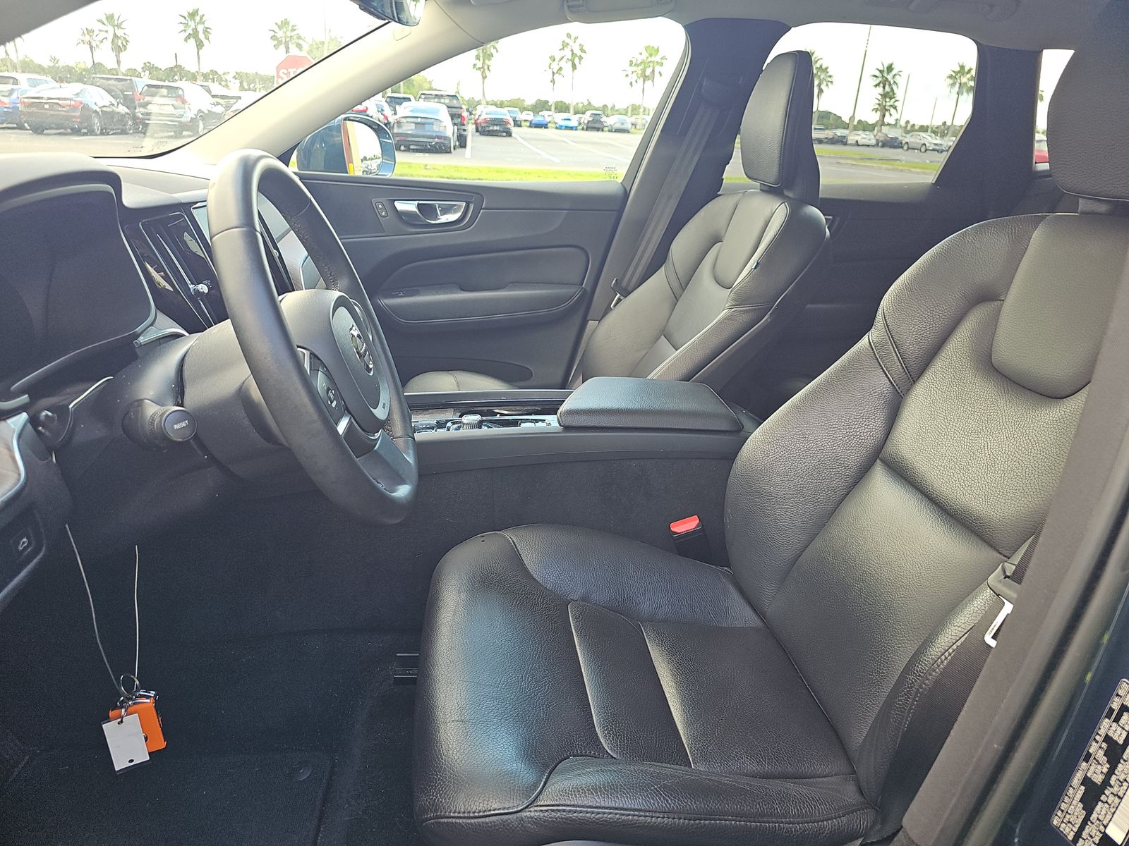 2022 Volvo XC60 B5 Momentum FWD