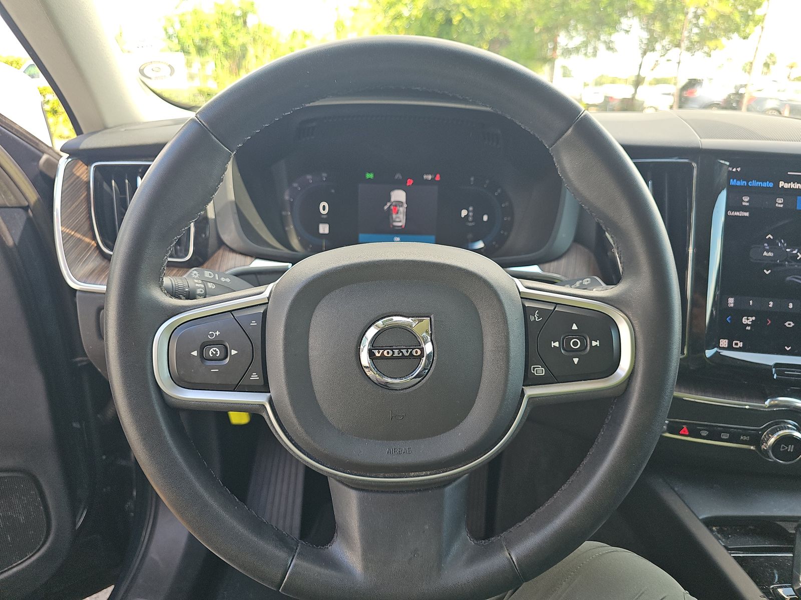 2022 Volvo XC60 B5 Momentum FWD