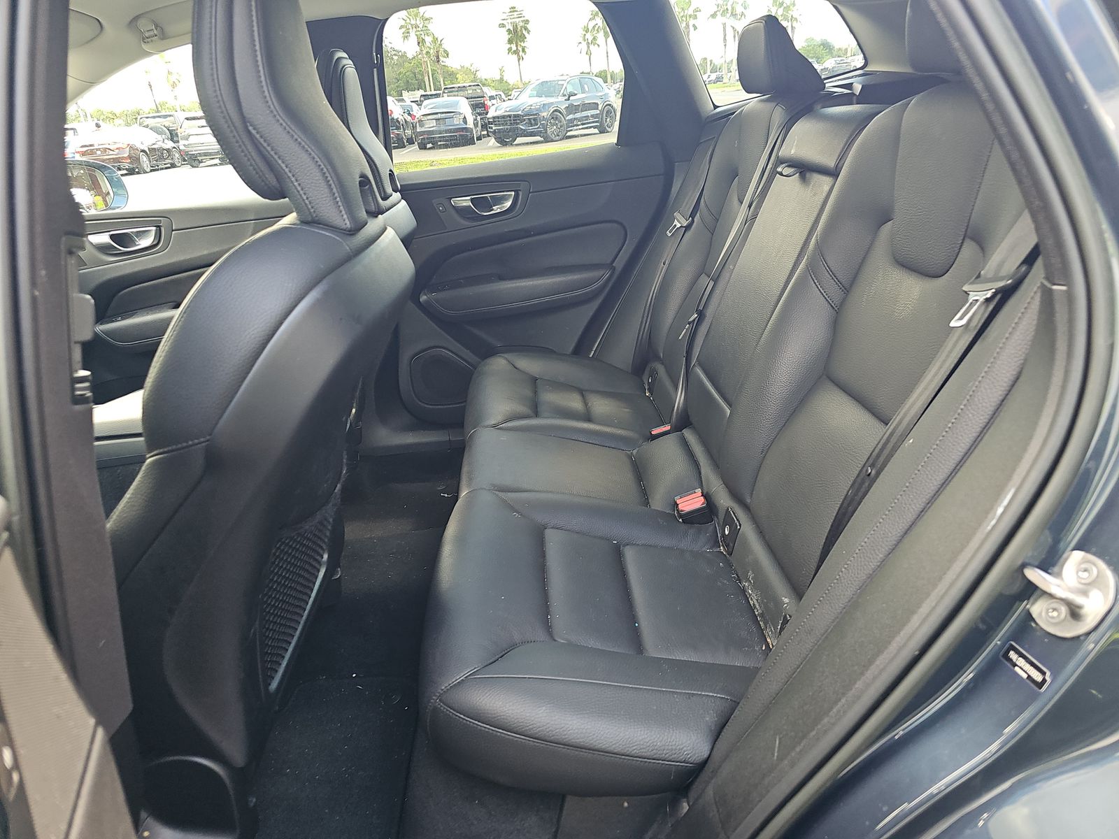 2022 Volvo XC60 B5 Momentum FWD