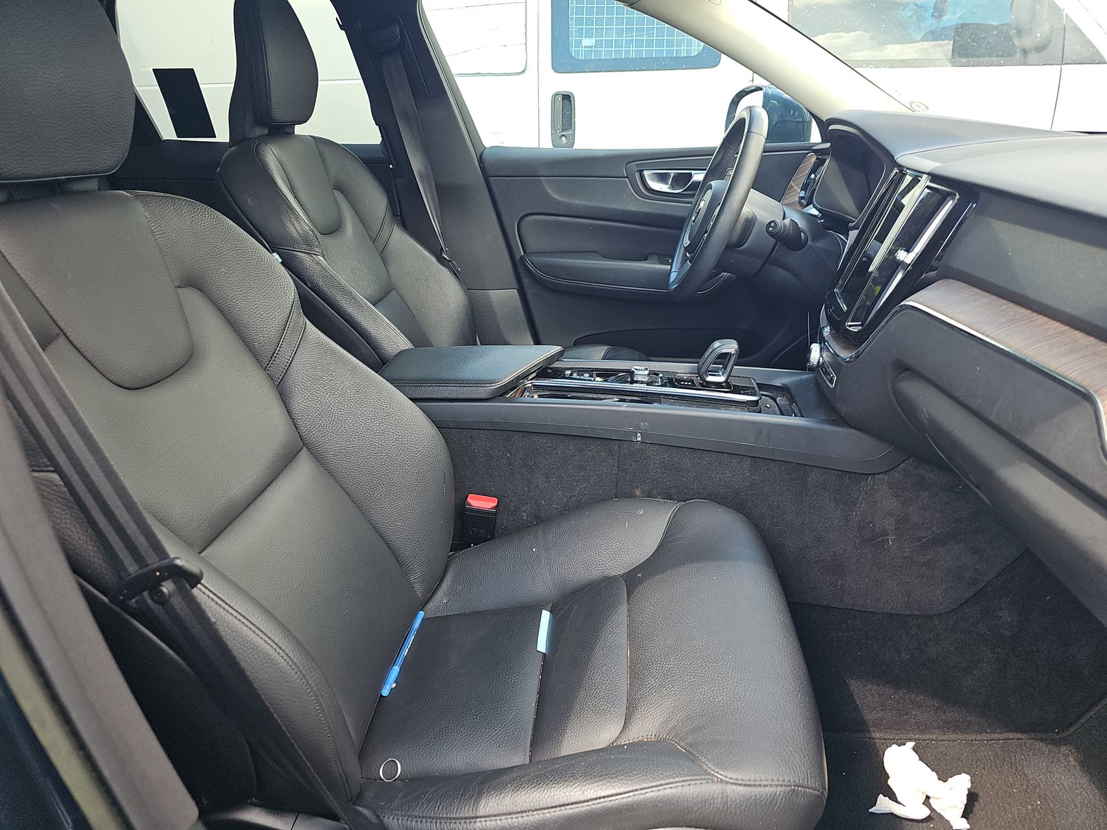 2022 Volvo XC60 B5 Momentum FWD