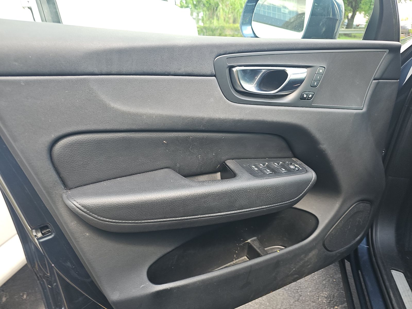 2022 Volvo XC60 B5 Momentum FWD