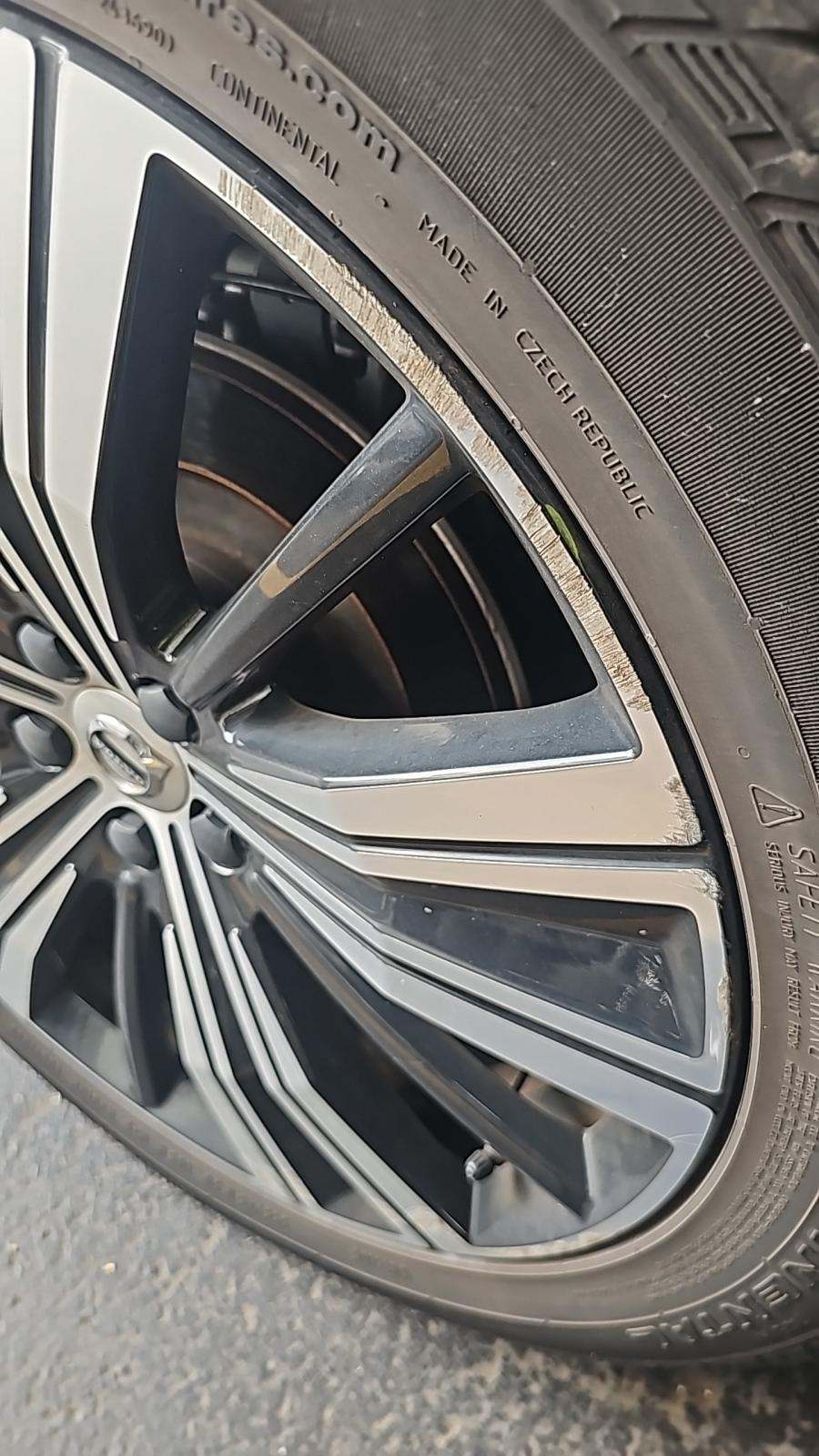 2022 Volvo XC60 B5 Inscription FWD