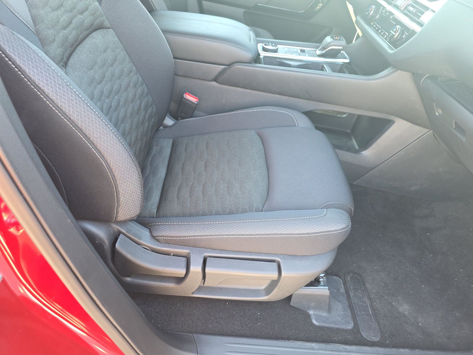 2025 Nissan Pathfinder SV AWD