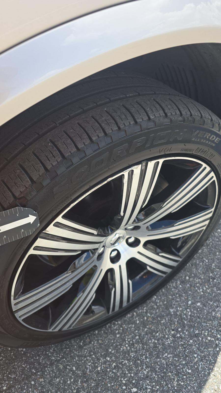 2024 Volvo XC90 B6 Plus AWD