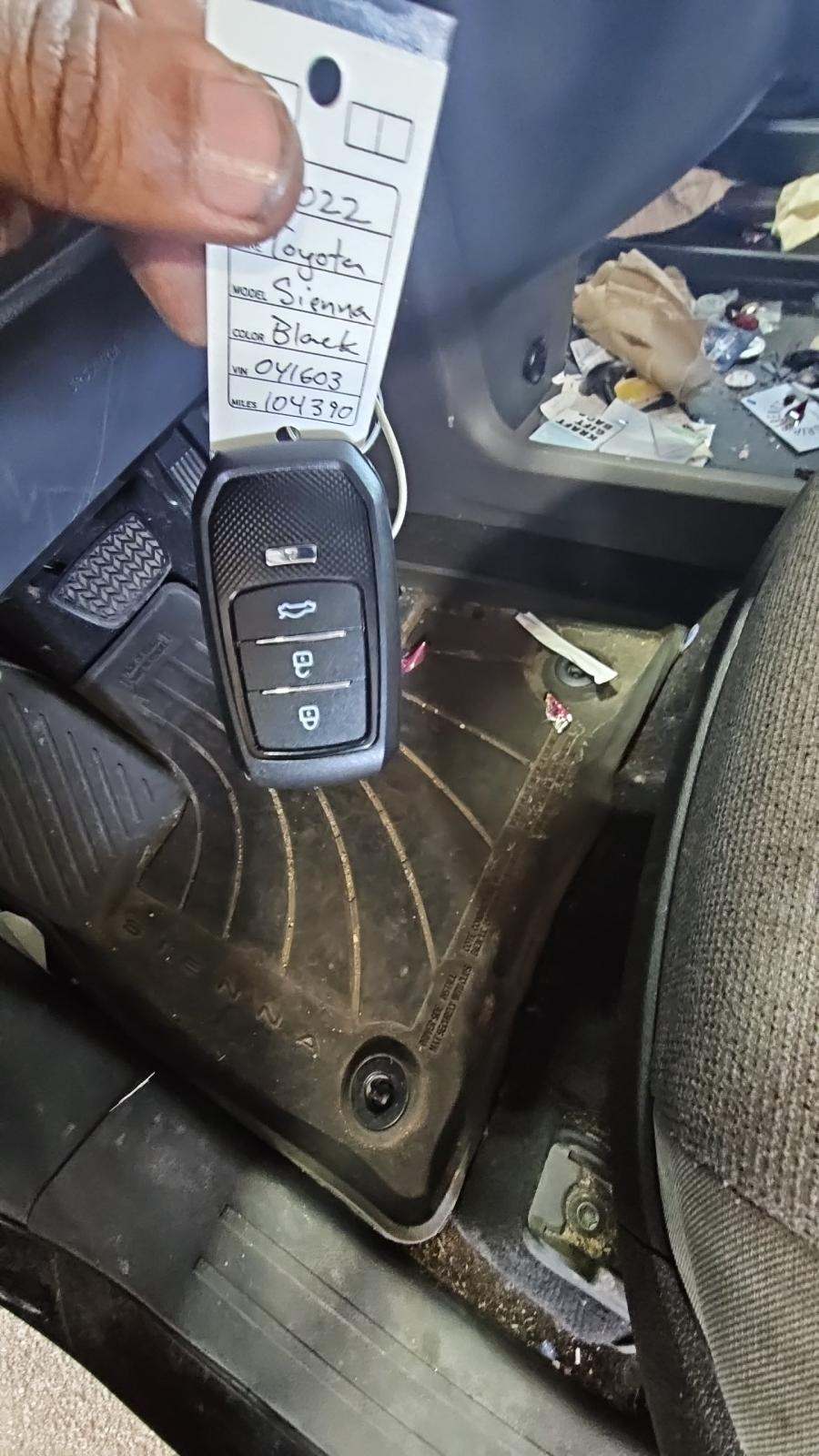 2022 Toyota Sienna LE AWD