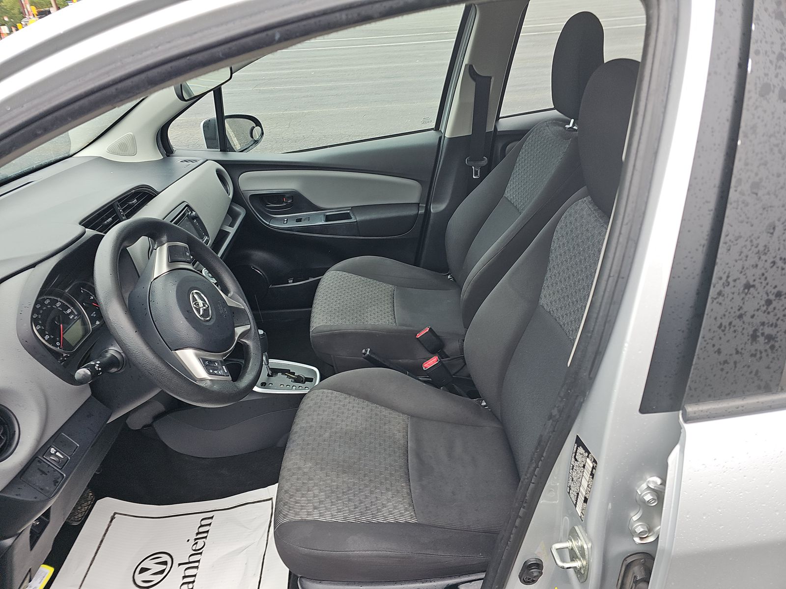 2017 Toyota Yaris L FWD