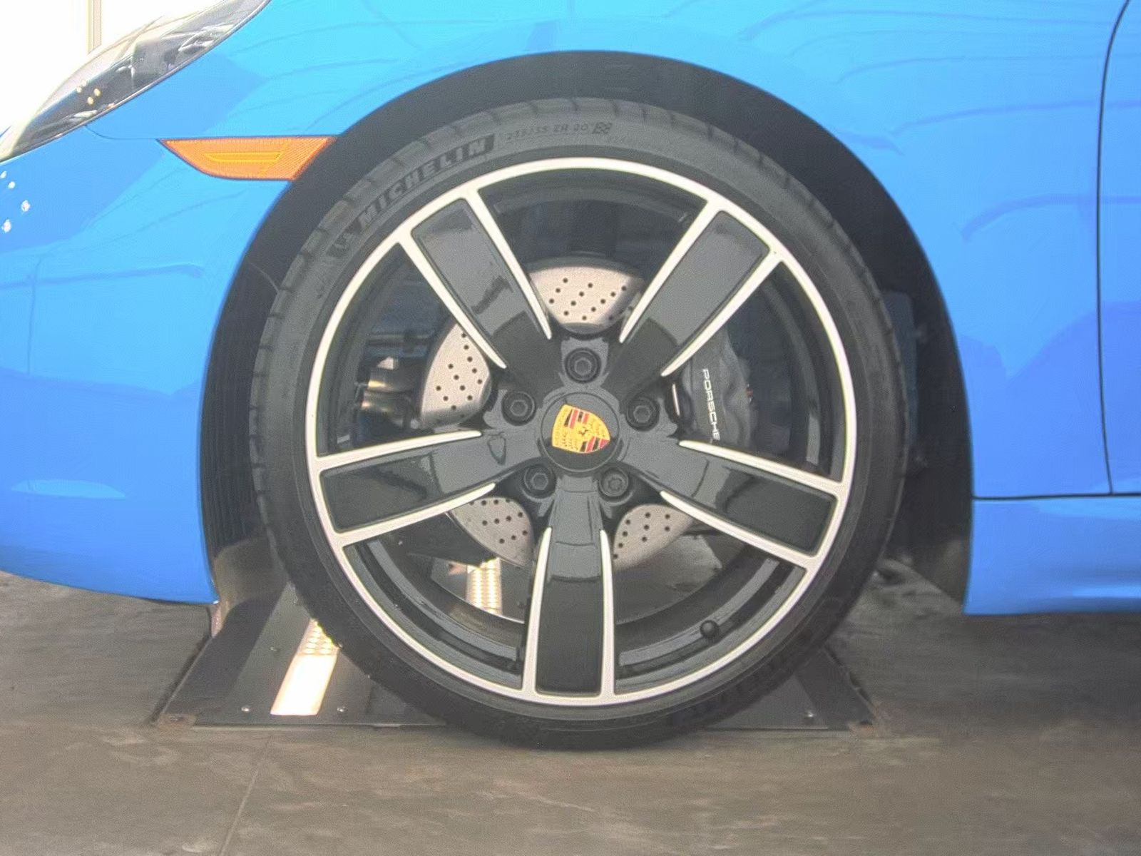 2025 Porsche 718 Cayman Base RWD