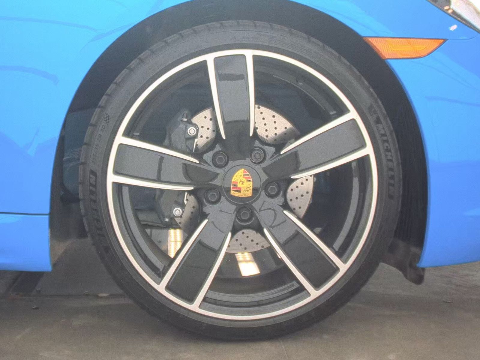 2025 Porsche 718 Cayman Base RWD