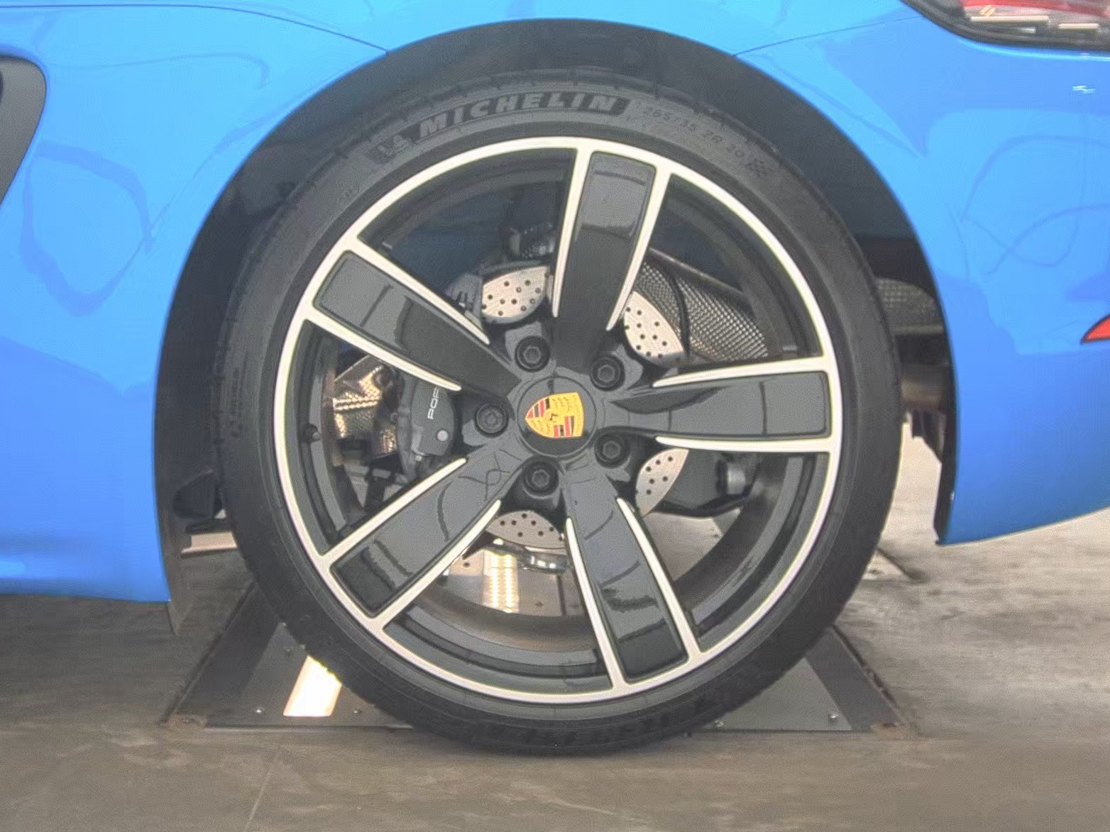 2025 Porsche 718 Cayman Base RWD