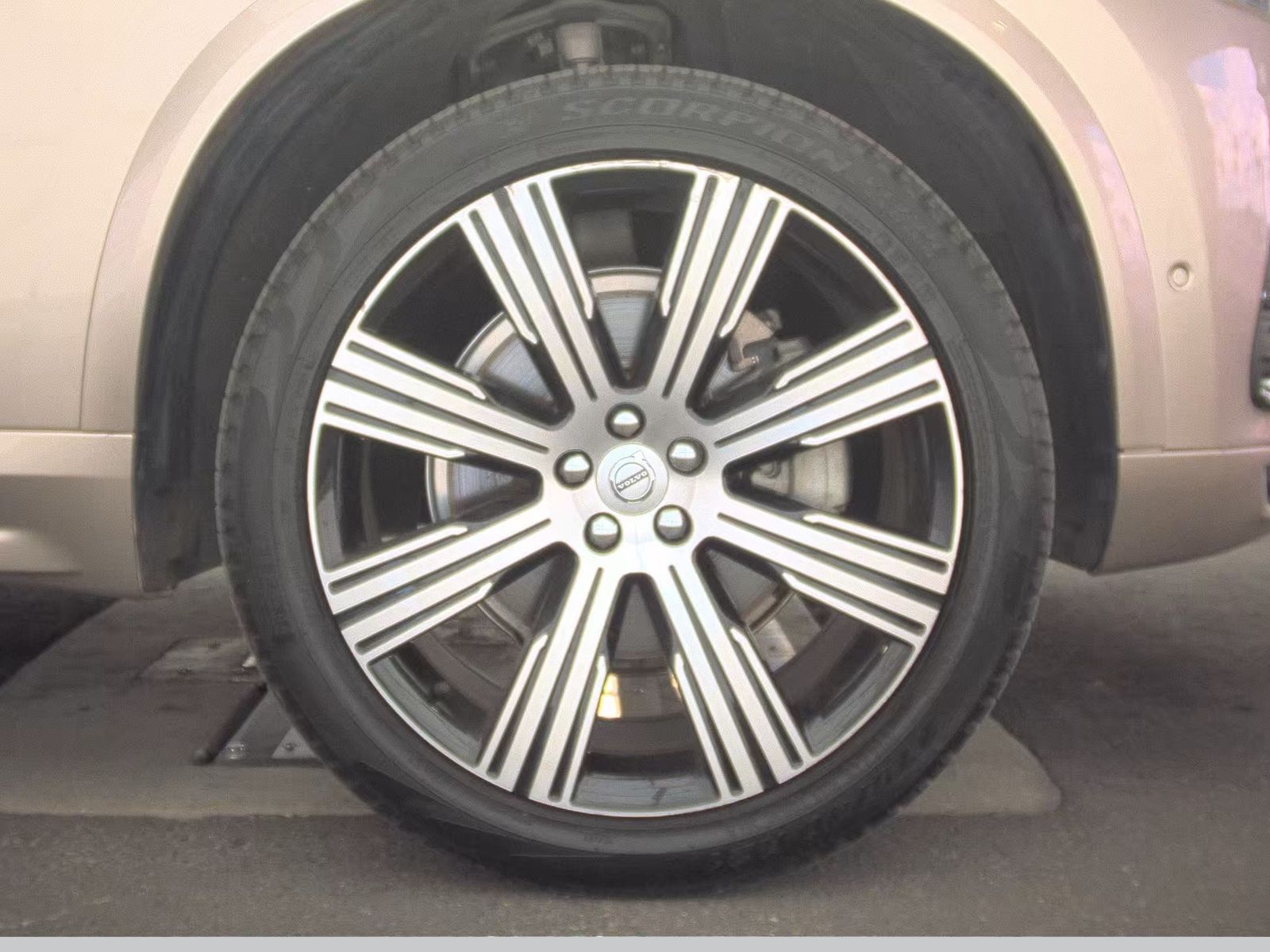 2024 Volvo XC90 B6 Plus AWD