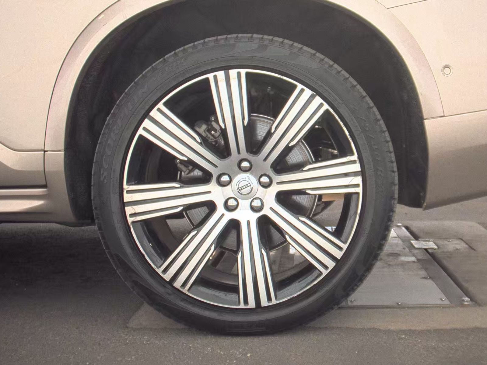 2024 Volvo XC90 B6 Plus AWD