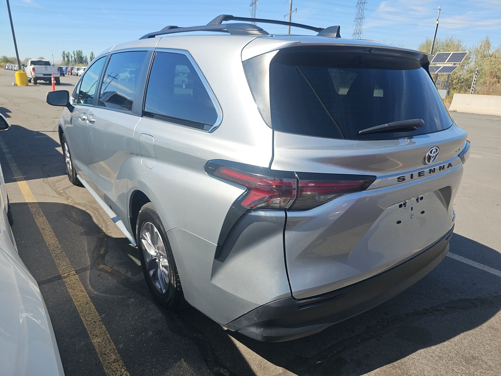 2024 Toyota Sienna LE FWD