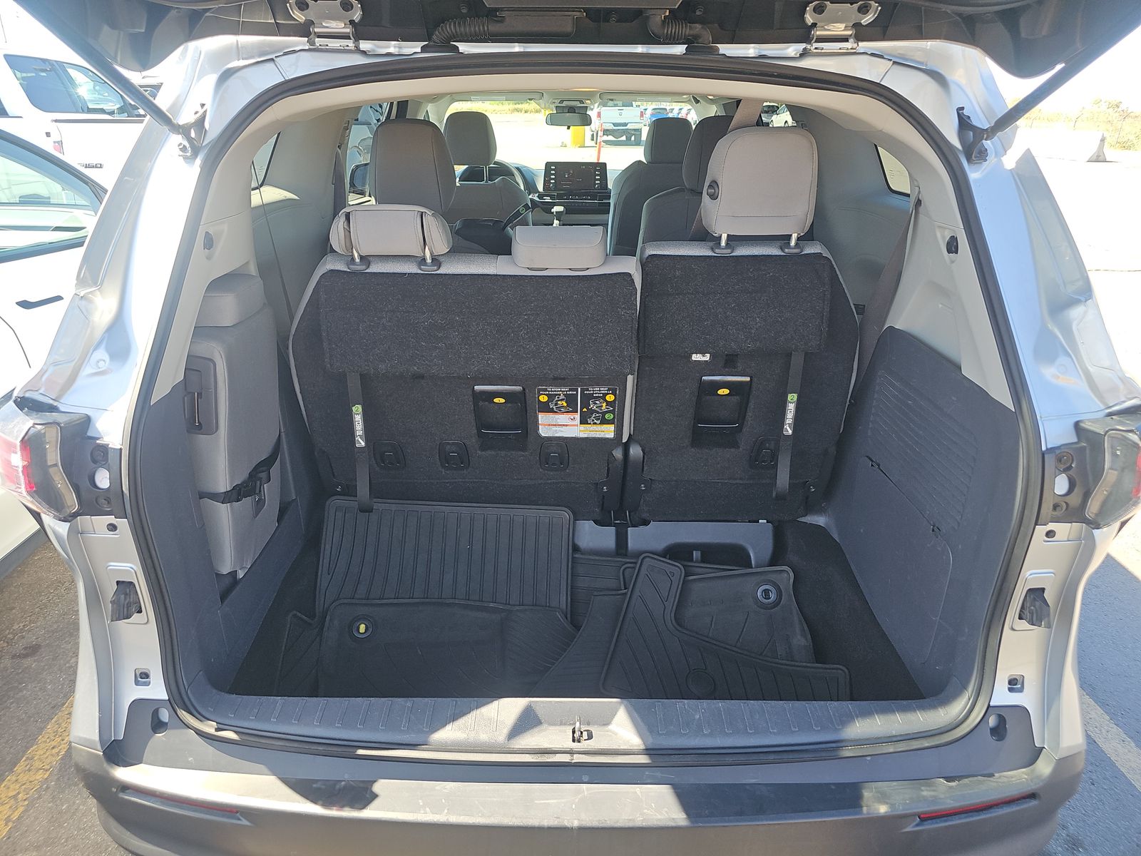 2024 Toyota Sienna LE FWD