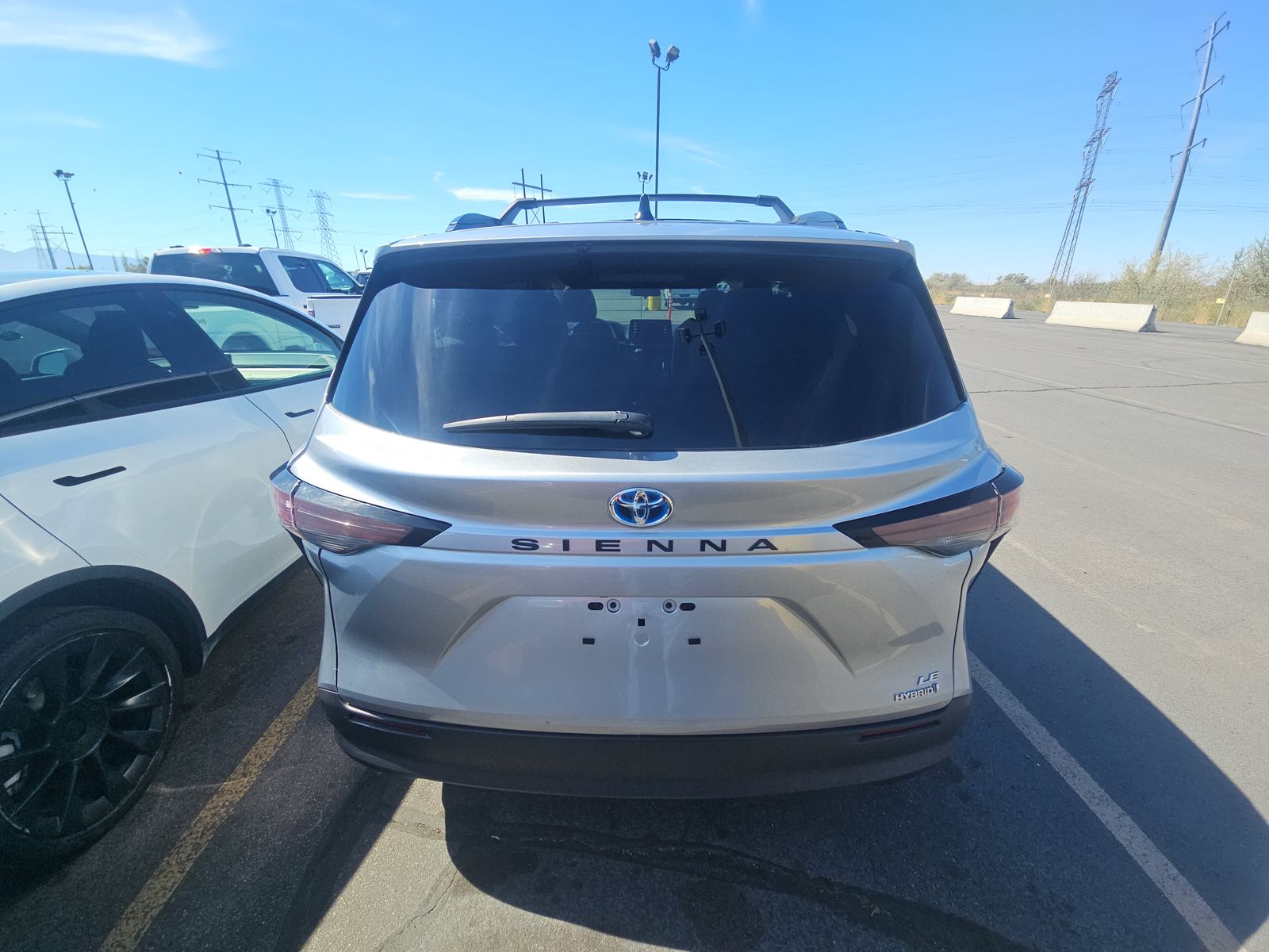2024 Toyota Sienna LE FWD