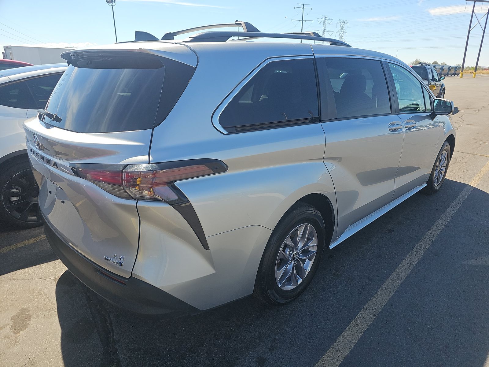 2024 Toyota Sienna LE FWD