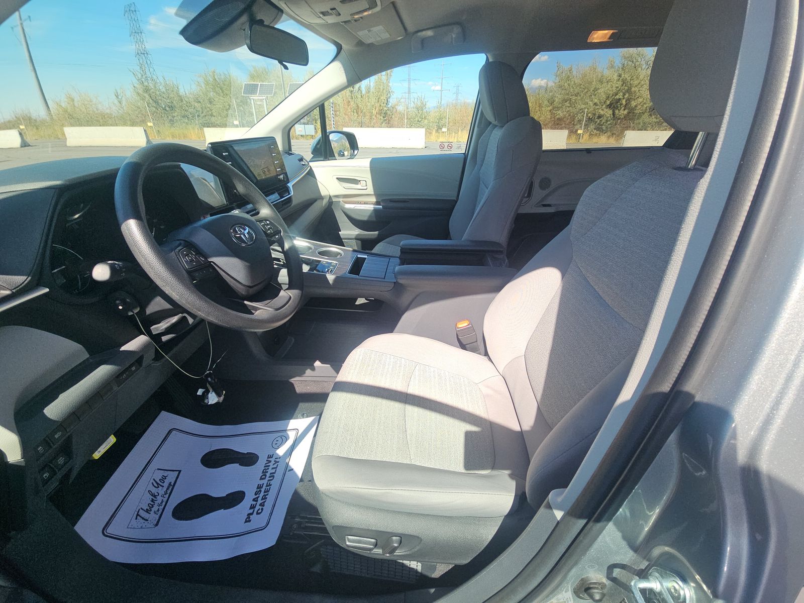 2024 Toyota Sienna LE FWD