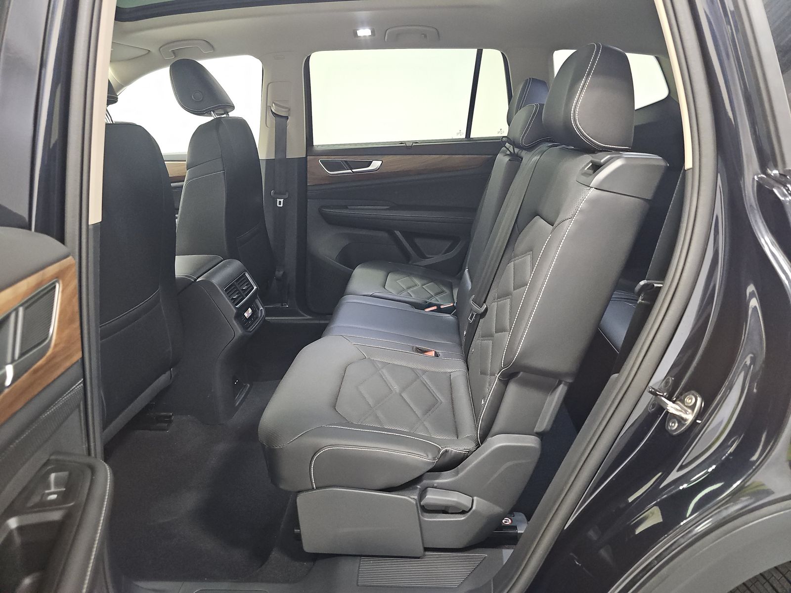 2025 Volkswagen Atlas 2.0T SE FWD