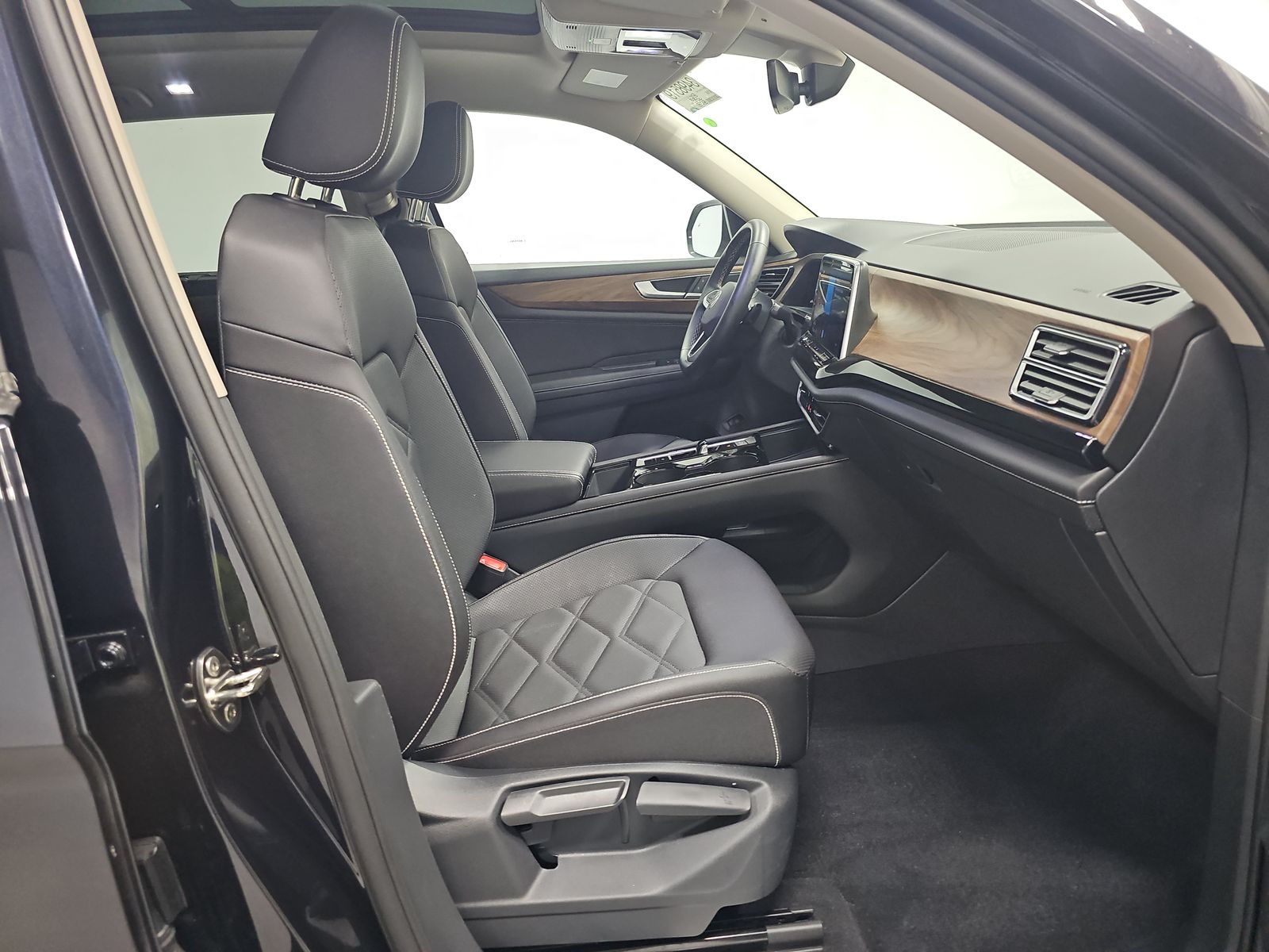 2025 Volkswagen Atlas 2.0T SE FWD