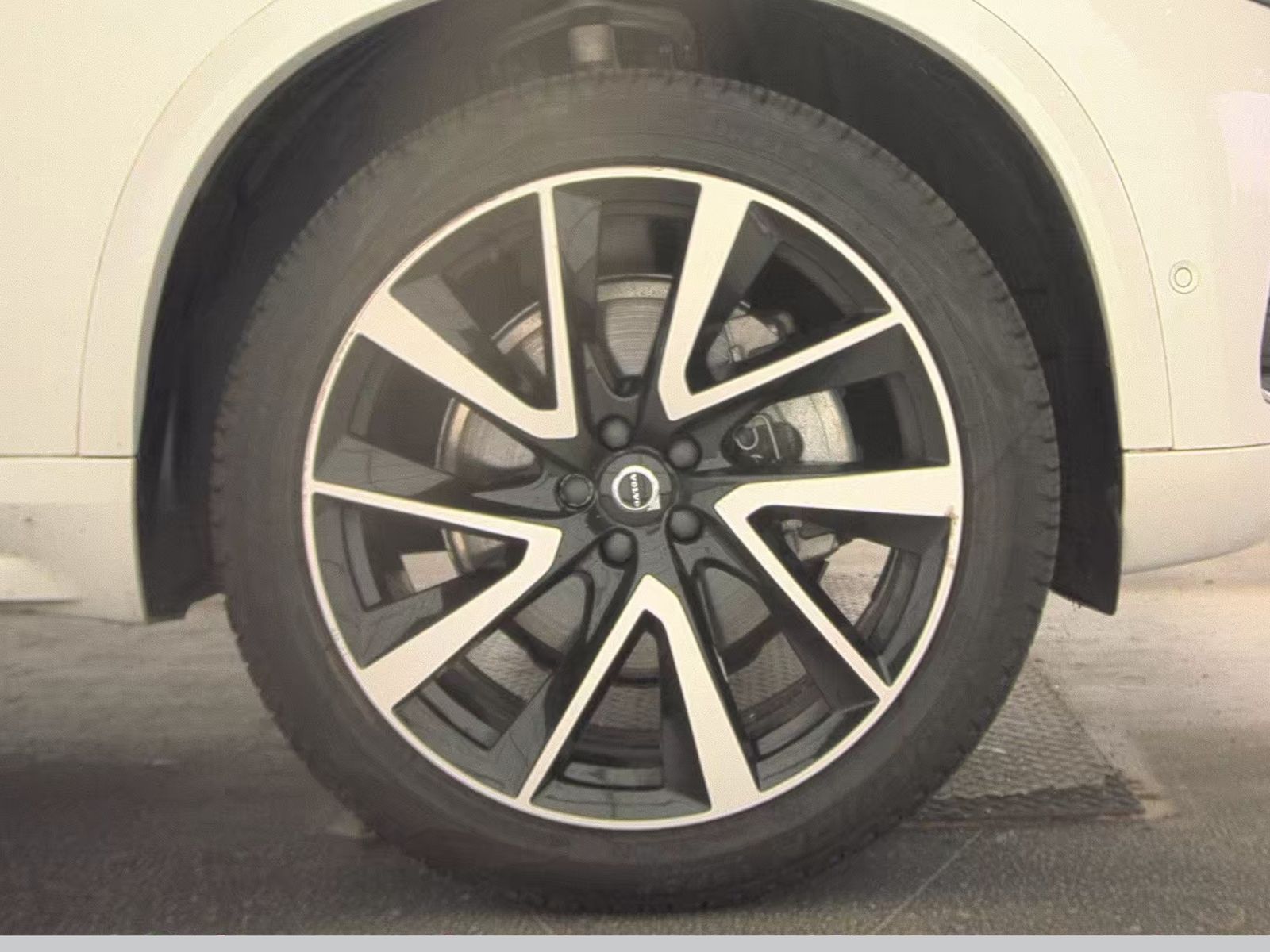 2023 Volvo XC90 B6 Plus AWD