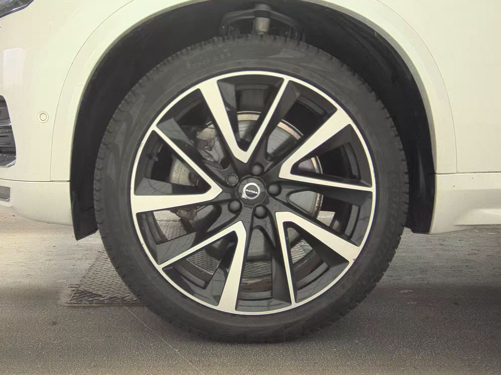 2023 Volvo XC90 B6 Plus AWD