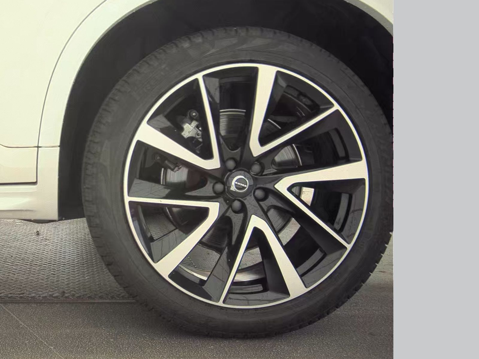 2023 Volvo XC90 B6 Plus AWD