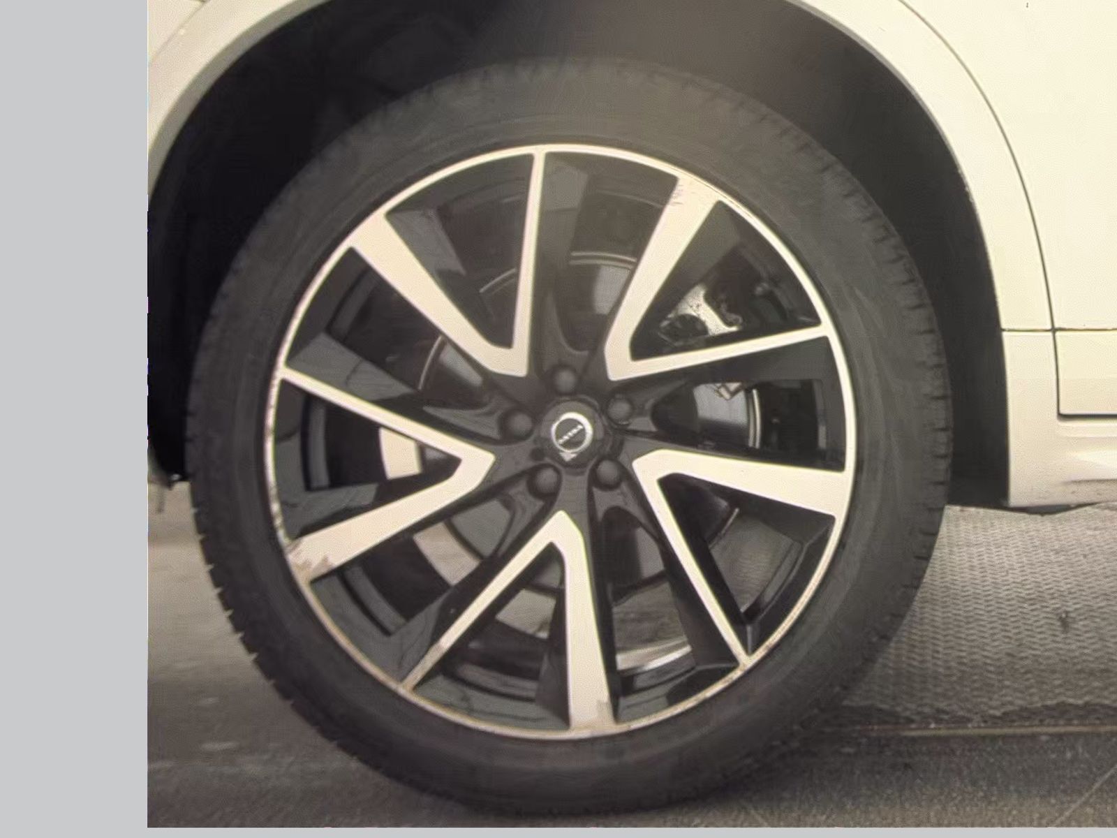 2023 Volvo XC90 B6 Plus AWD