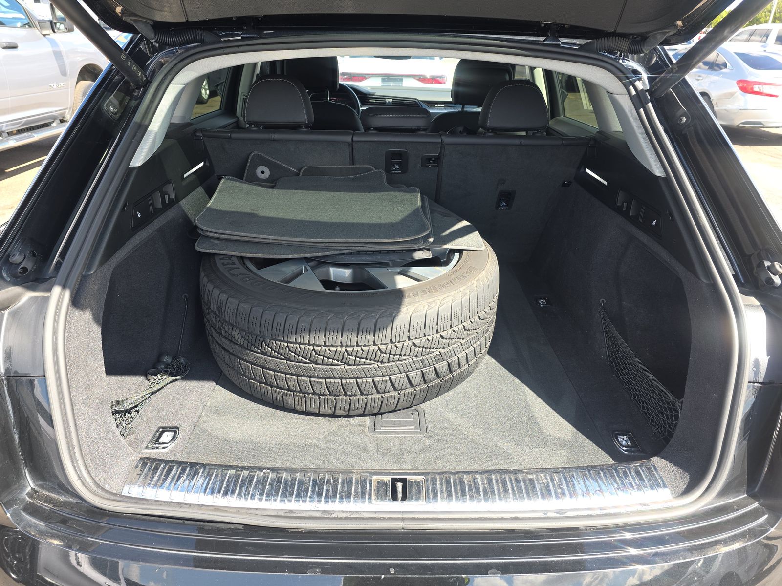 2021 Audi e-tron Premium AWD