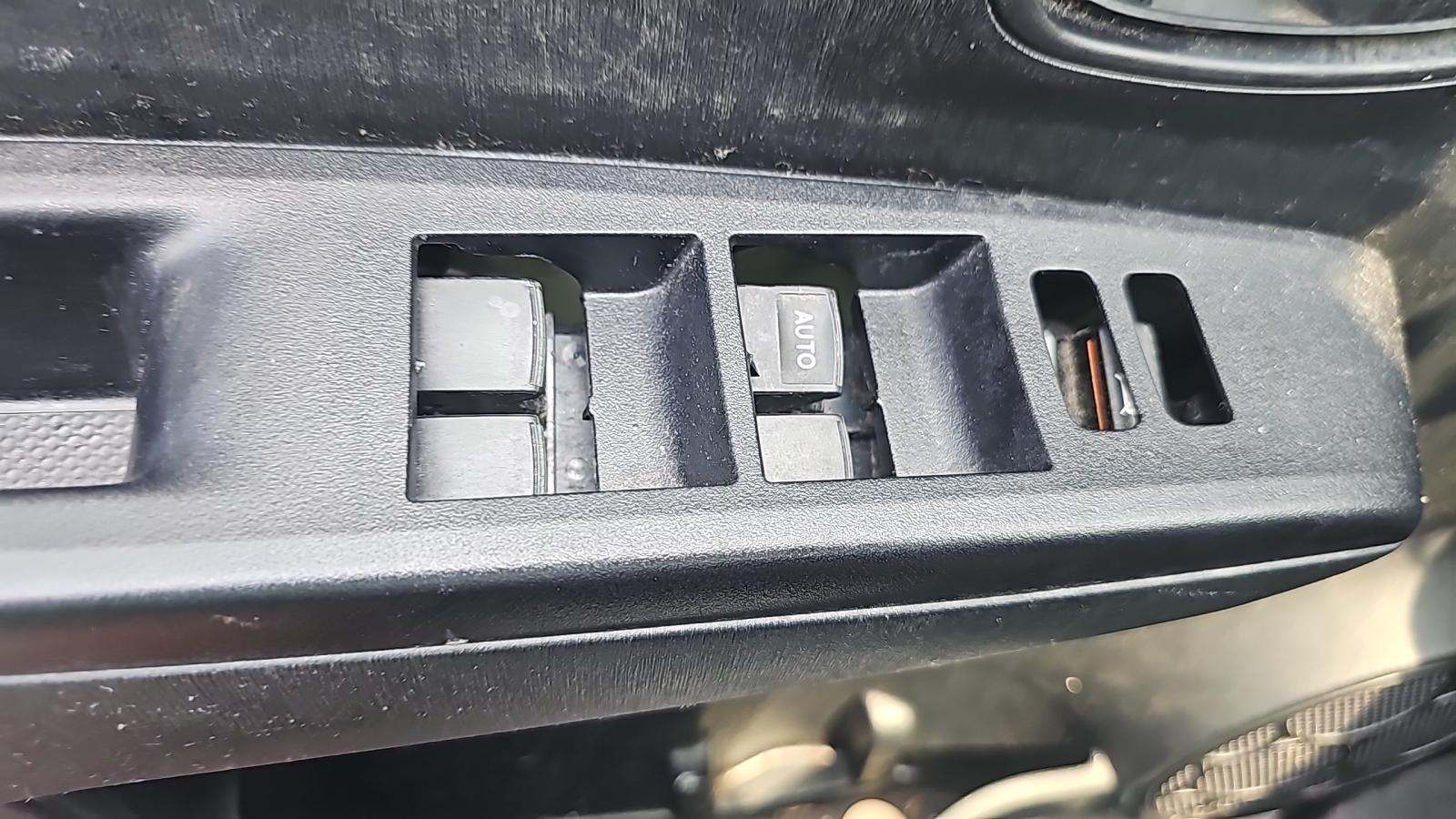 2012 Toyota Yaris LE FWD