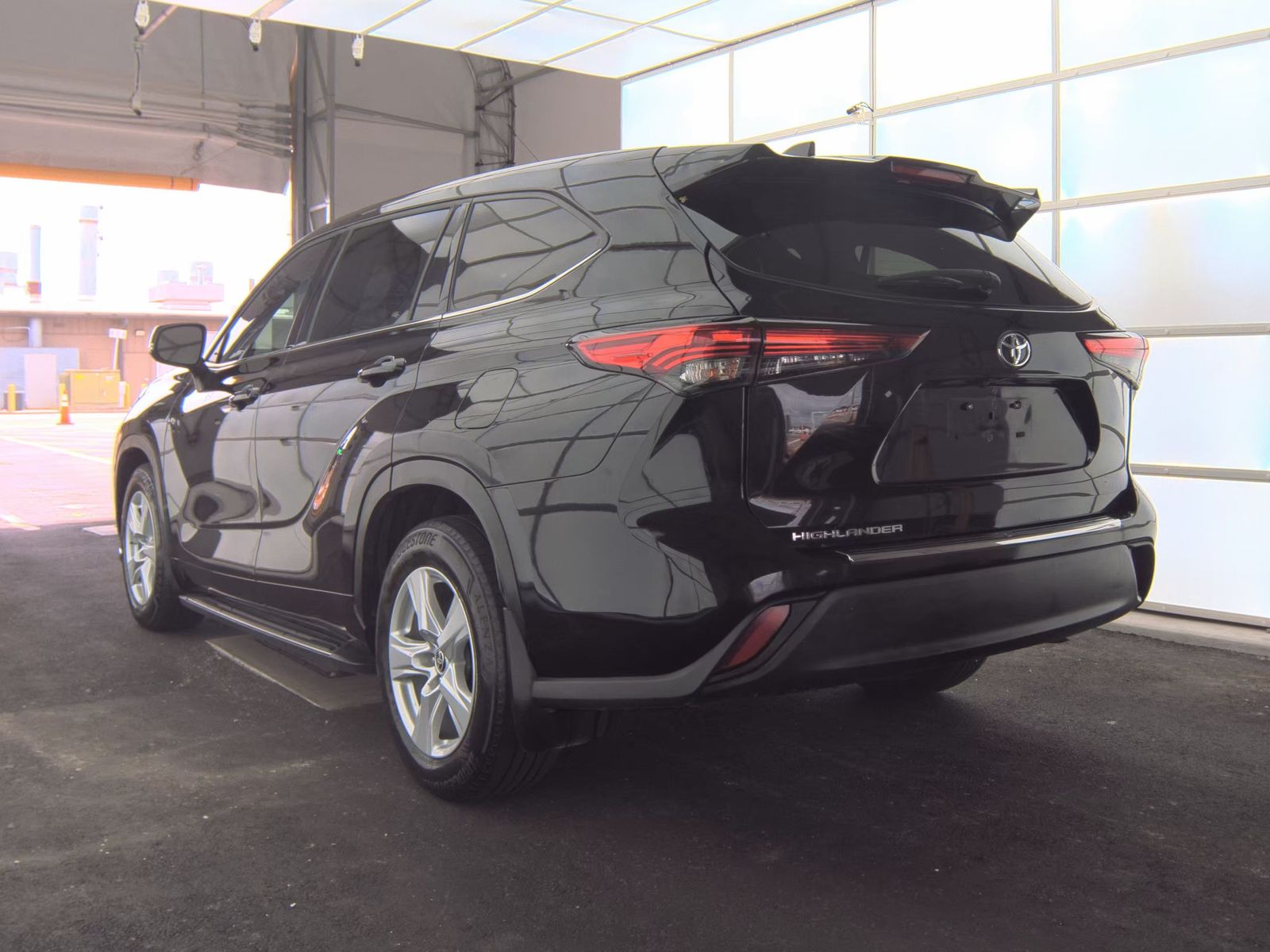 2022 Toyota Highlander L FWD