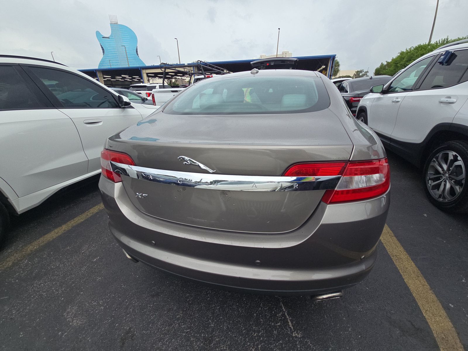 2010 Jaguar XF Luxury RWD