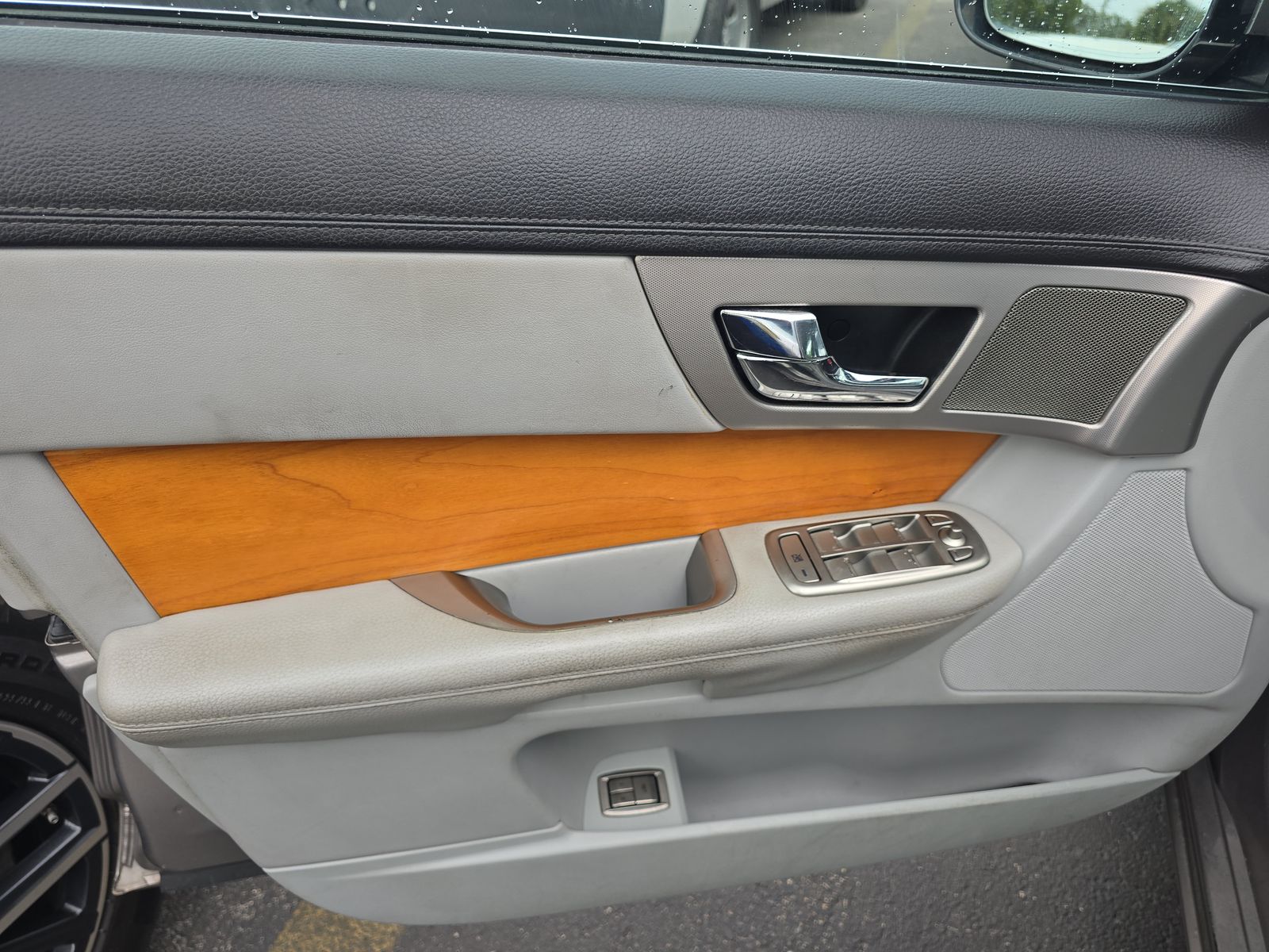 2010 Jaguar XF Luxury RWD