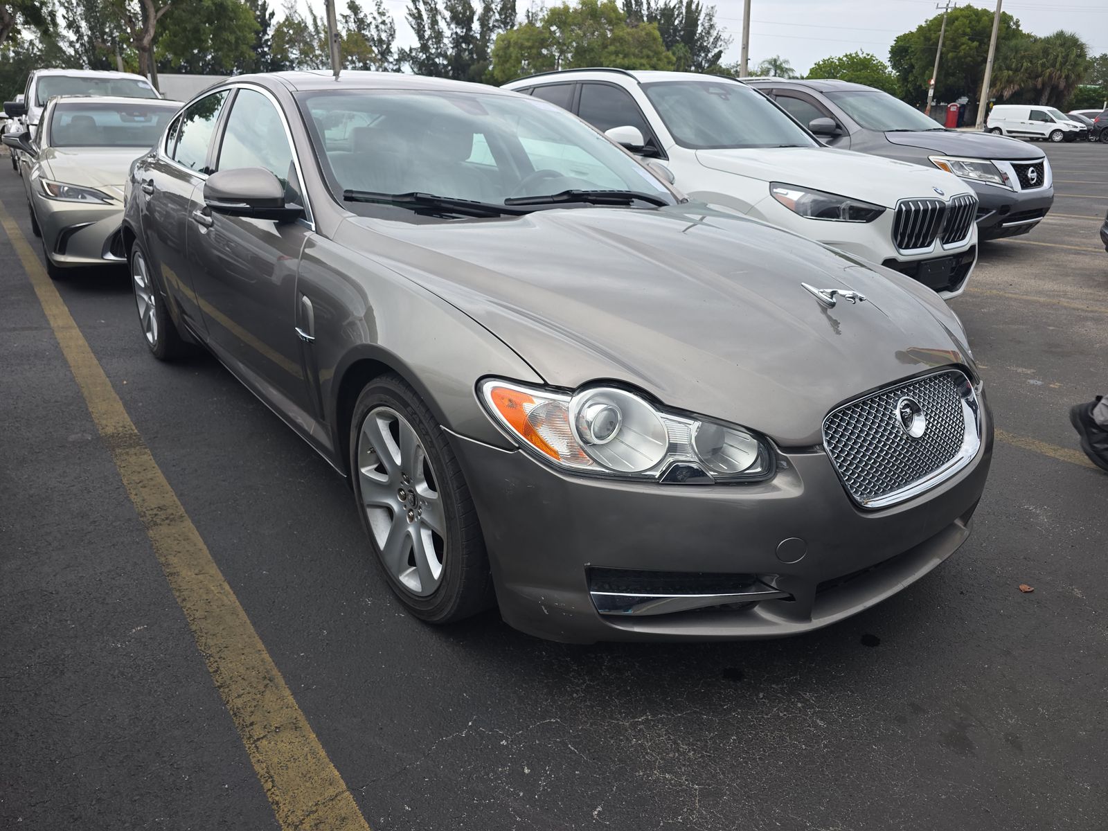 2010 Jaguar XF Luxury RWD