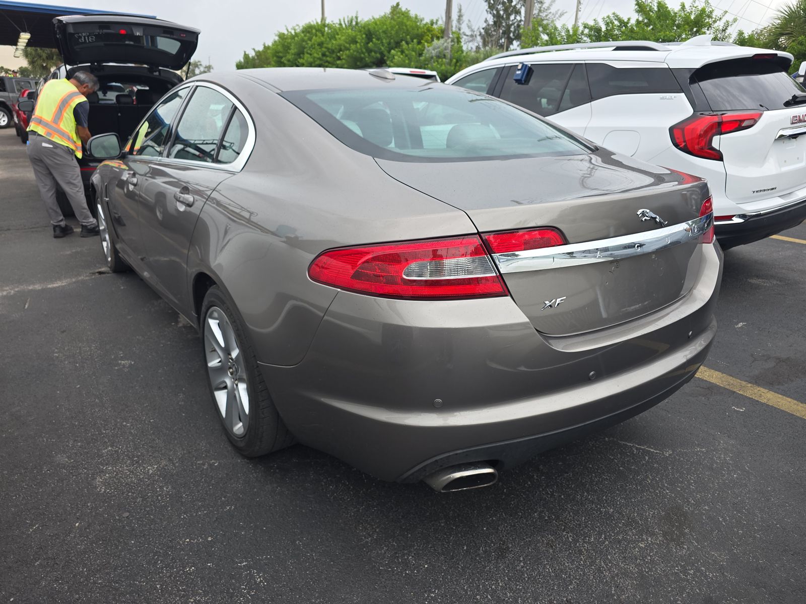 2010 Jaguar XF Luxury RWD