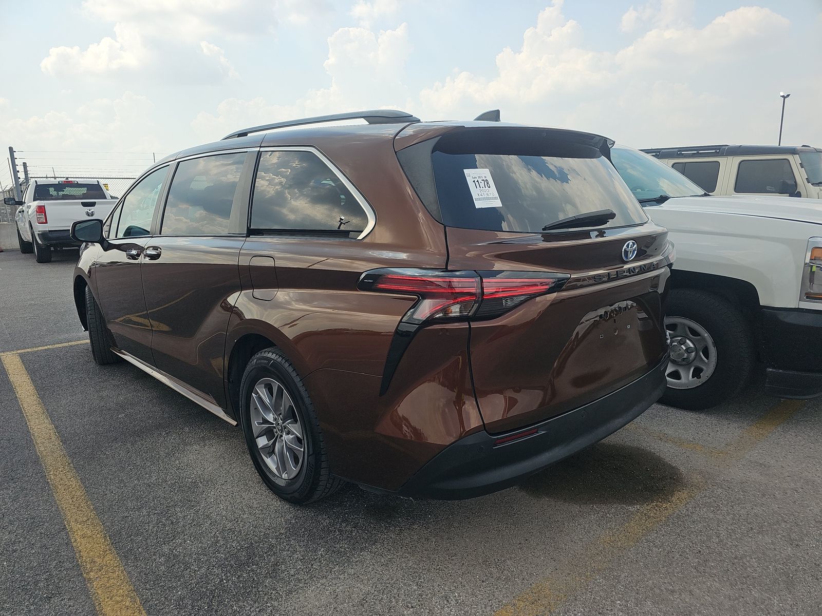 2022 Toyota Sienna XLE FWD