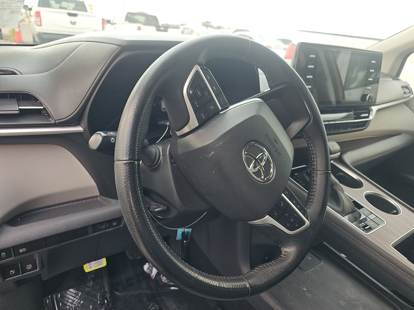 2022 Toyota Sienna XLE FWD