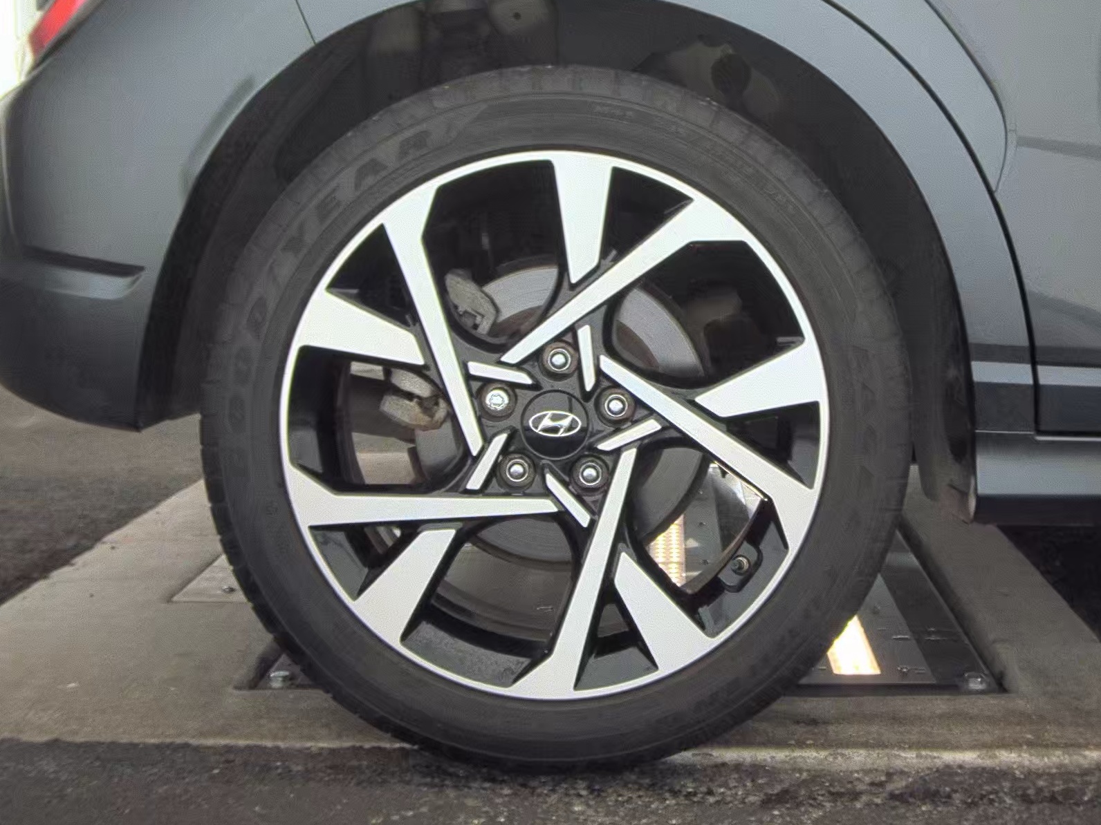 2023 Hyundai Kona Limited FWD