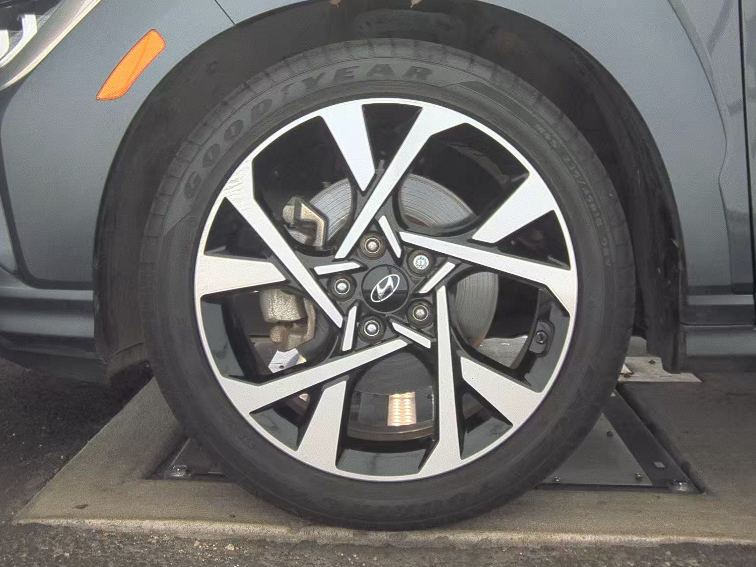 2023 Hyundai Kona Limited FWD