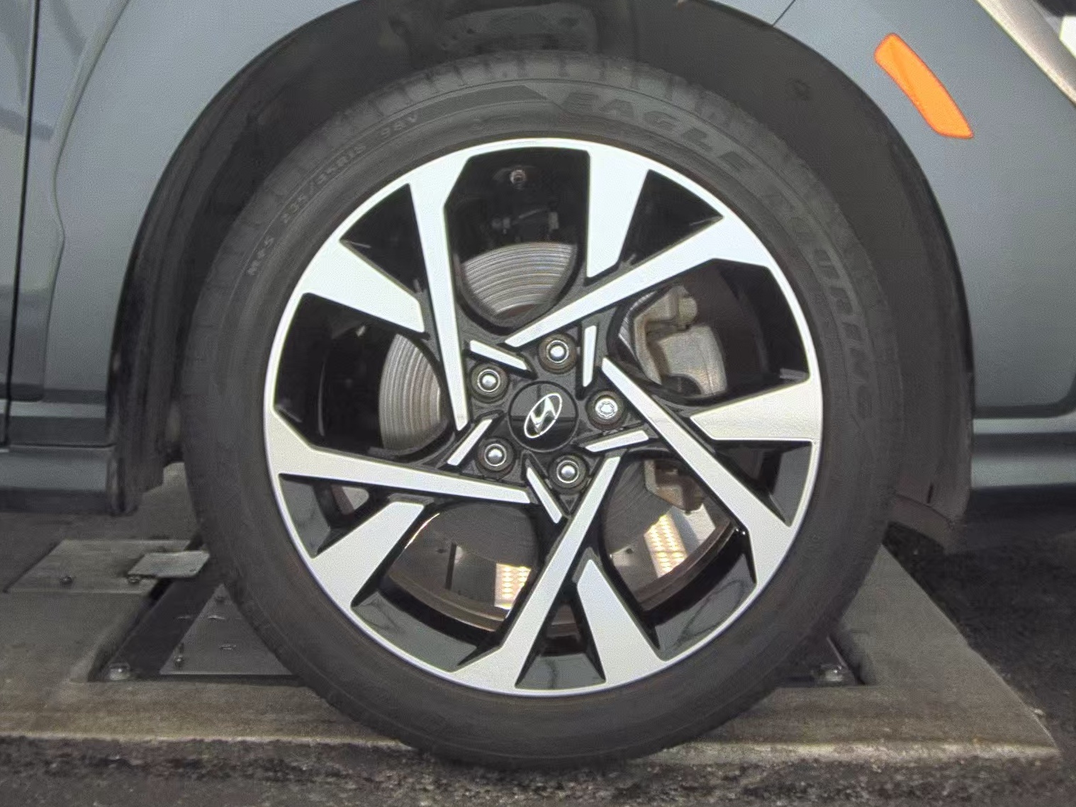 2023 Hyundai Kona Limited FWD