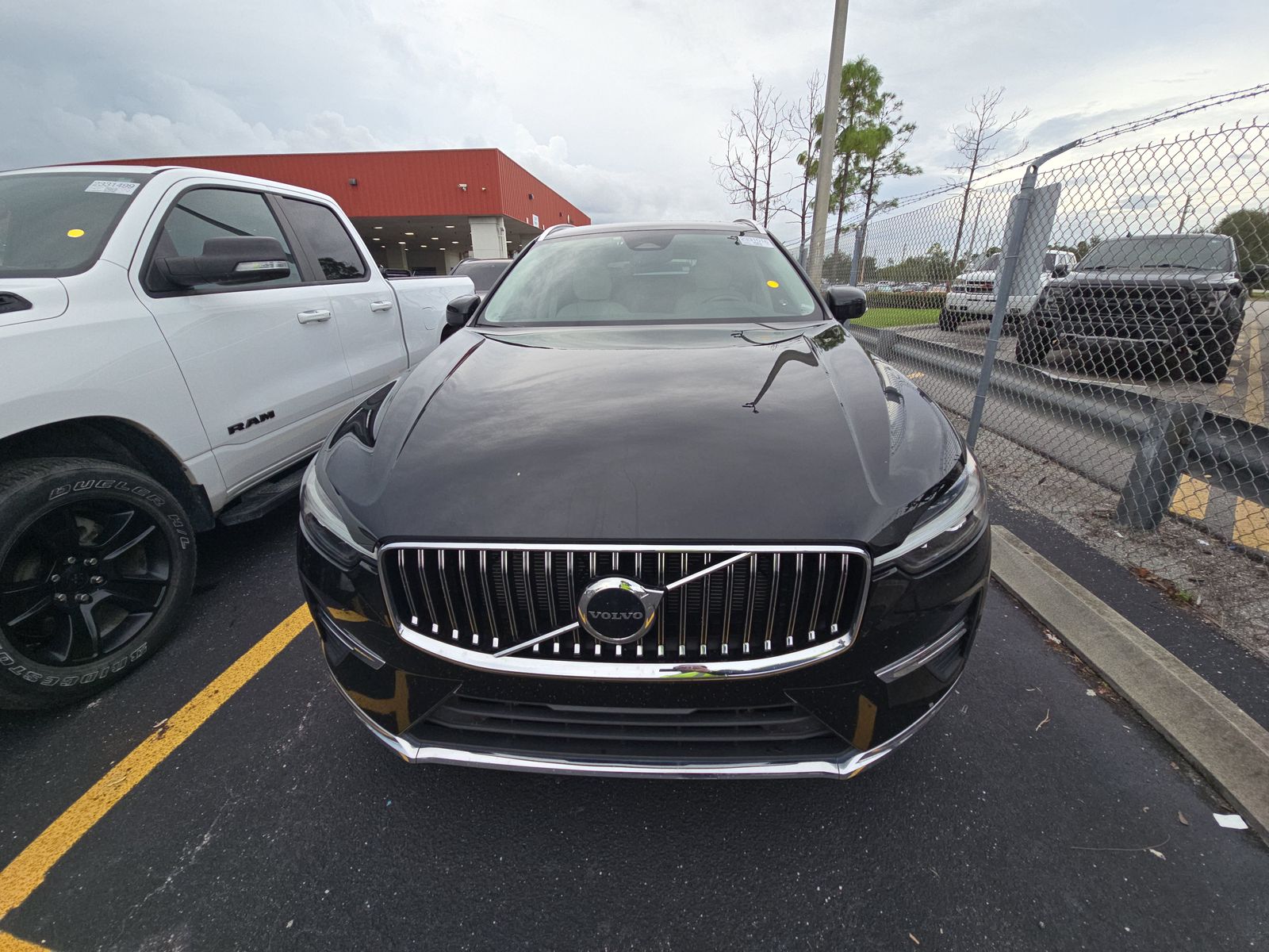 2022 Volvo XC60 B5 Inscription FWD