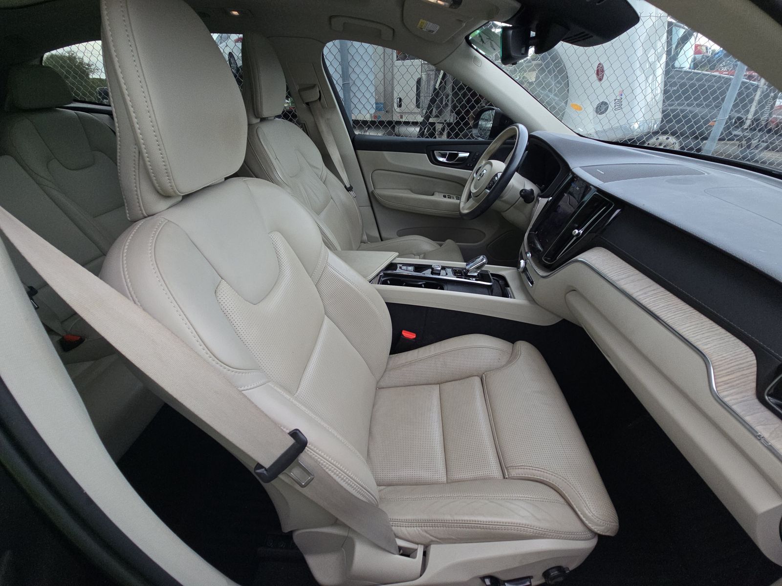 2022 Volvo XC60 B5 Inscription FWD