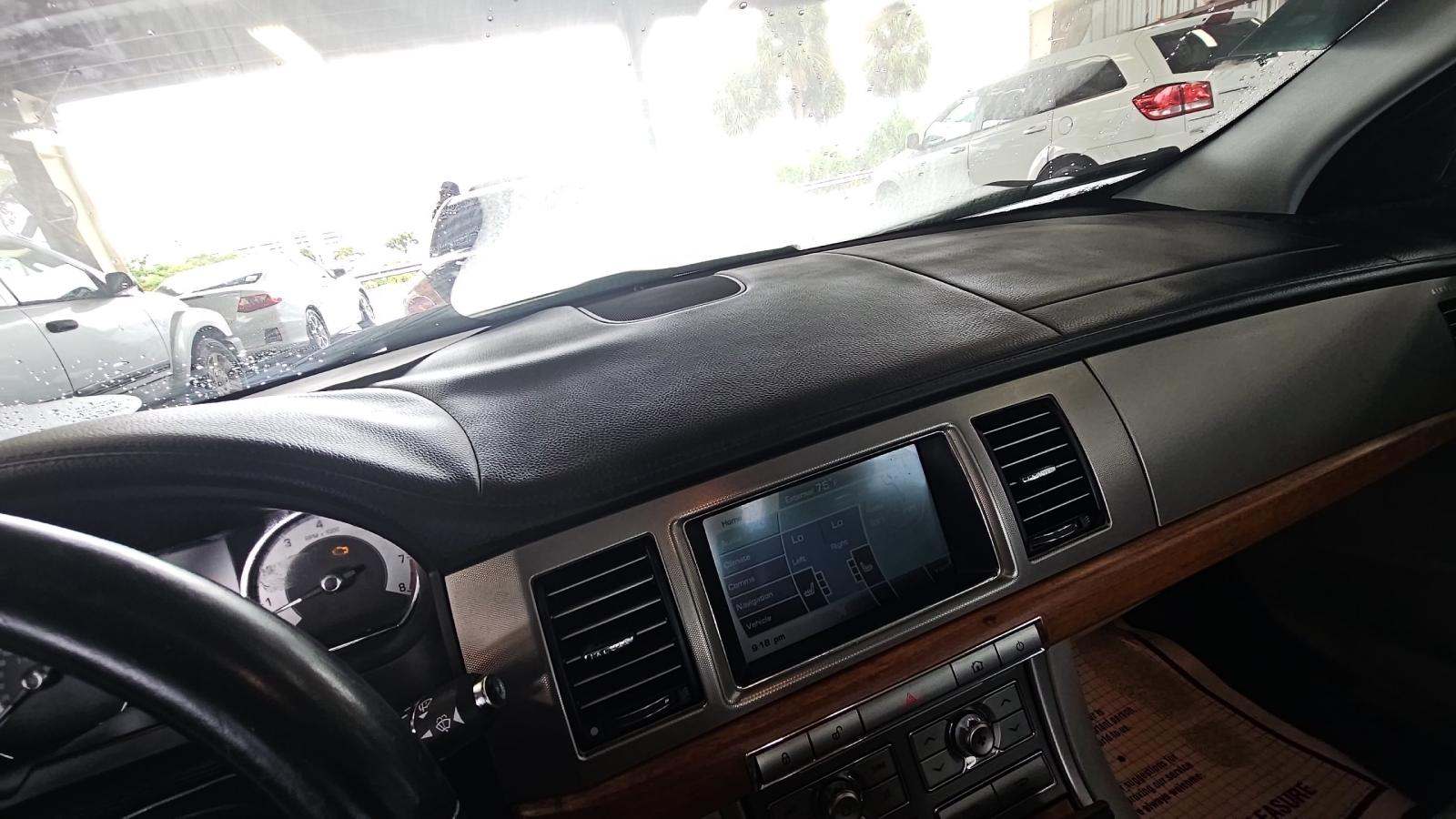 2010 Jaguar XF Luxury RWD