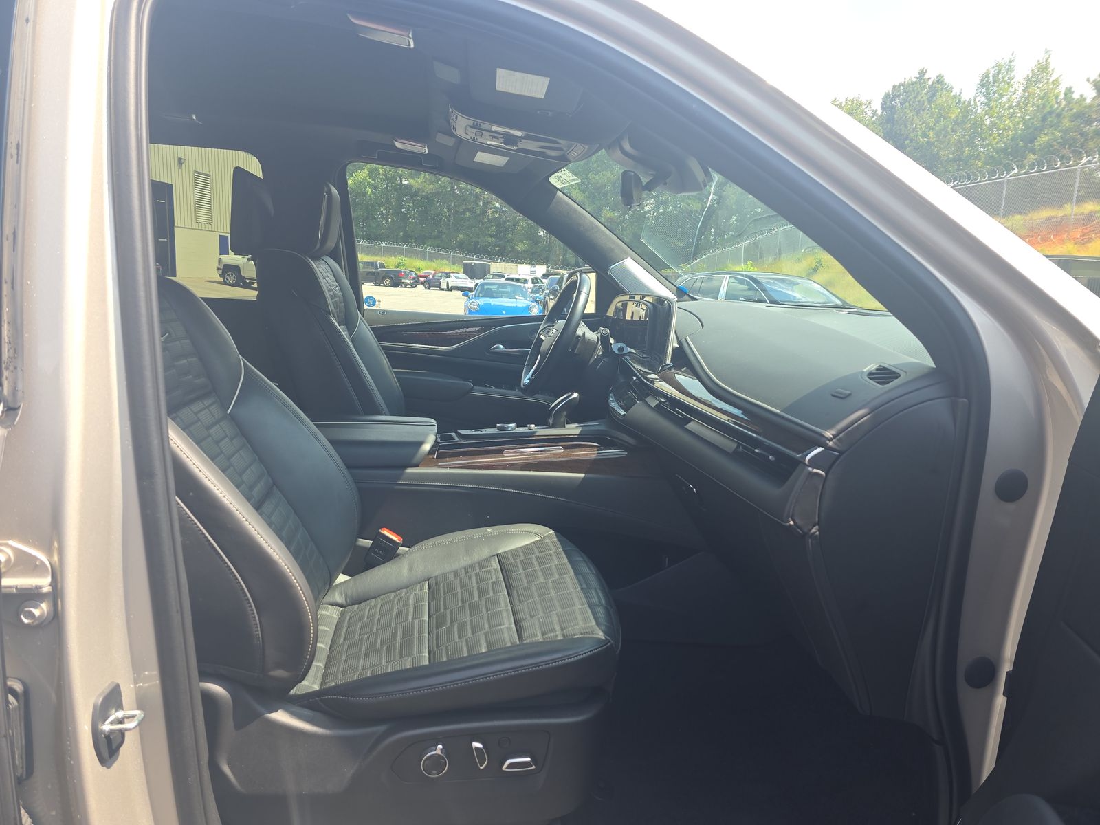 2023 Cadillac Escalade ESV Premium Luxury Platinum AWD