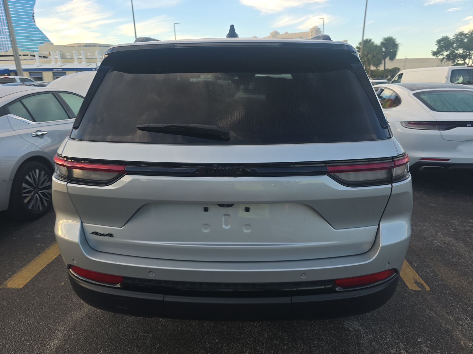 2024 Jeep Grand Cherokee Altitude AWD