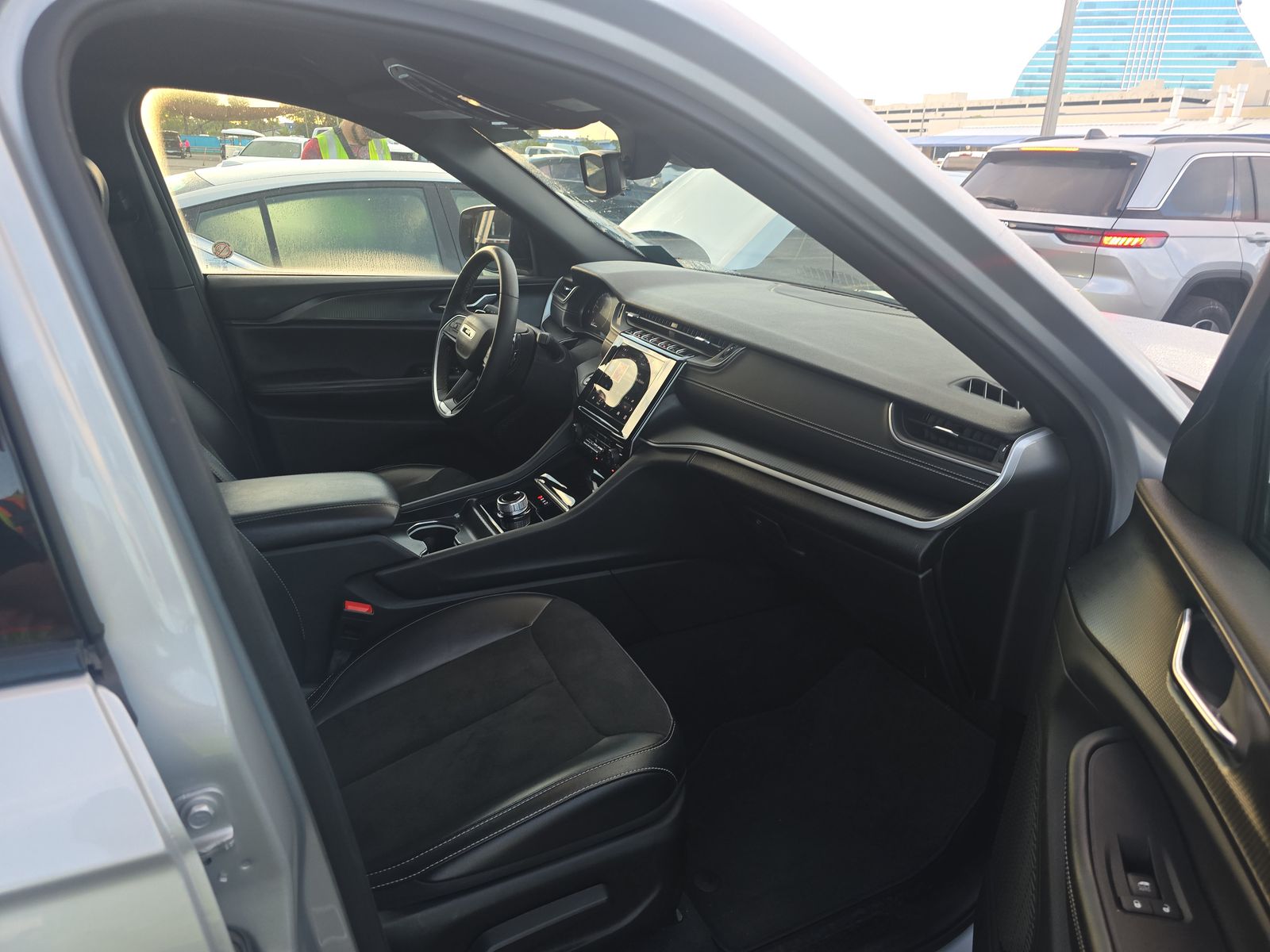 2024 Jeep Grand Cherokee Altitude AWD