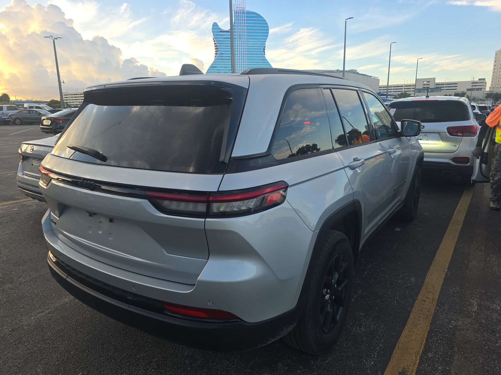 2024 Jeep Grand Cherokee Altitude AWD